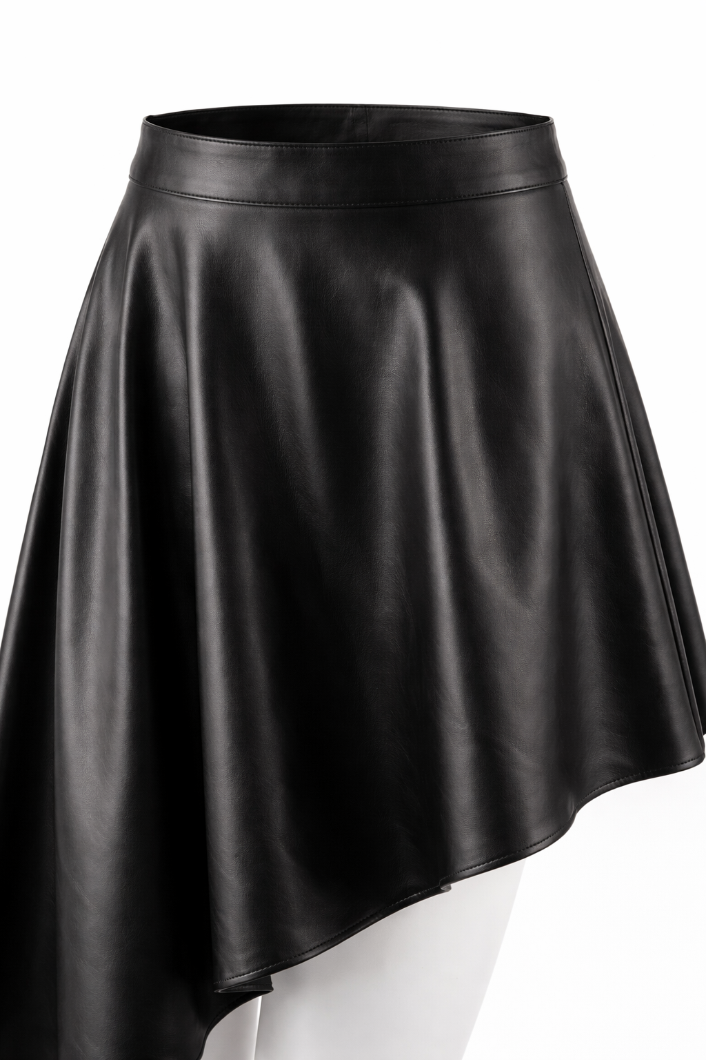 Jupe cuir femme asymétrique noire coupe oblique premium