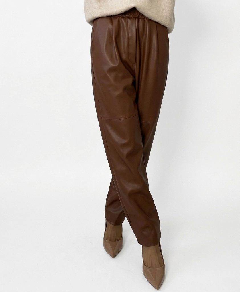 Jogger cuir femme Y2K coupe large avec détails cargo et cuir souple