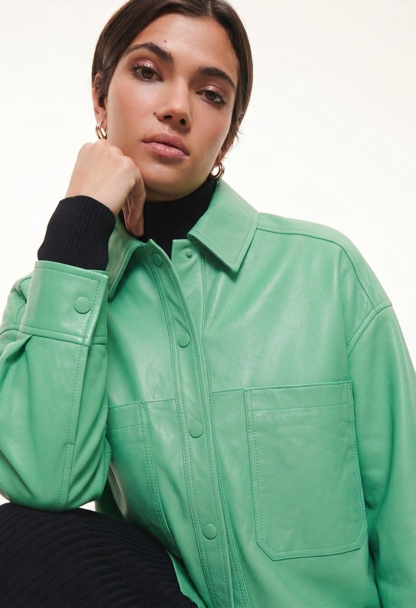 Chemise cuir femme verte oversize moderne et confortable
