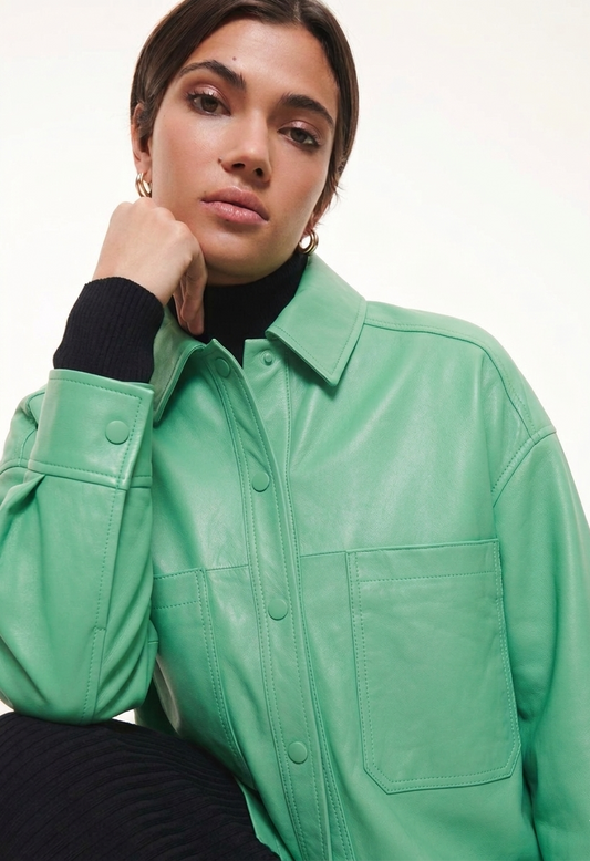Chemise cuir femme verte oversize moderne et confortable