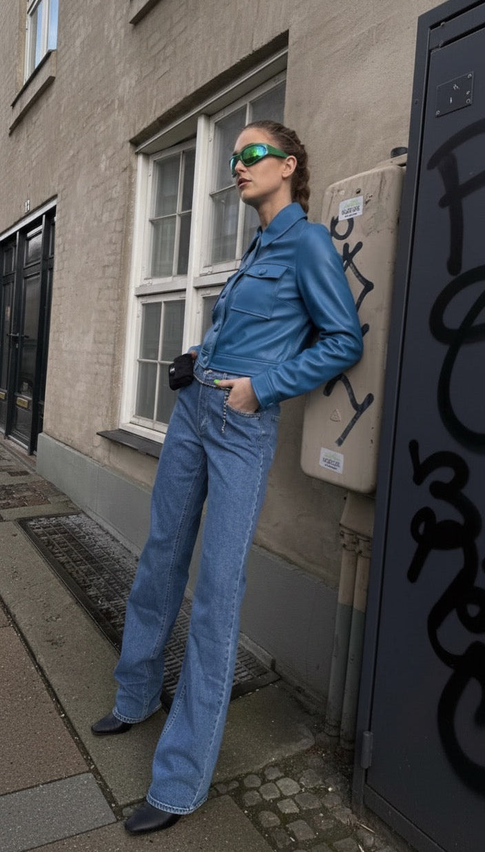 Trucker Belle – Veste en Cuir Femme Cintrée | Collection 2026