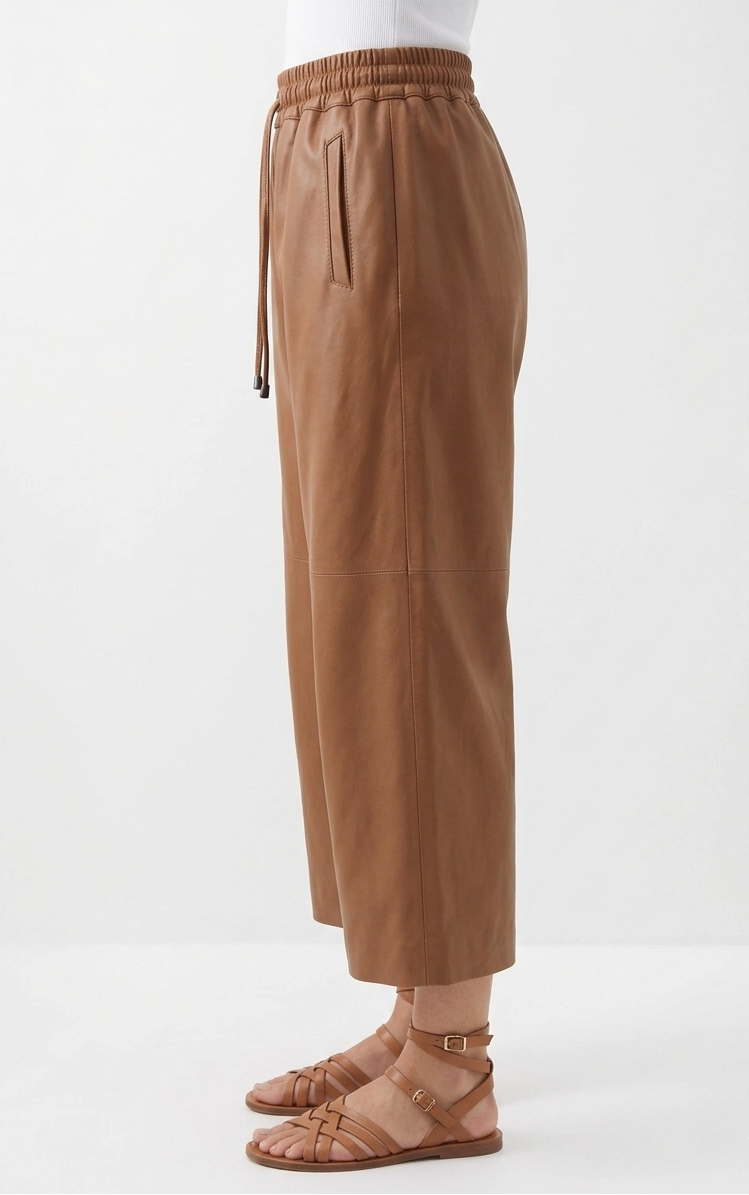 Pantalon cuir femme 3/4 oversize en cuir souple couleur mastic