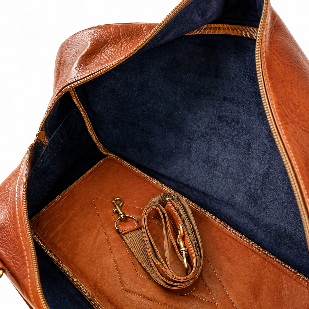 Sac de voyage cuir homme luxe MRKSHI - Sac business class en cuir pleine fleur cognac sans roulettes, style premium pour voyageurs VIP, Sac de voyage en cuir véritable fabriqué au Maroc, travel leather duffel bag premium, luxury weekender bag Casablanca, handmade leather luggage, Sac voyage cuir luxe Maroc, grand sac de voyage en cuir marron, handmade leather travel bag, Casablanca Morocco, Luxury leather travel bag Morocco, sac de voyage cuir véritable, weekender bag premium artisan marocain, Casablanca,