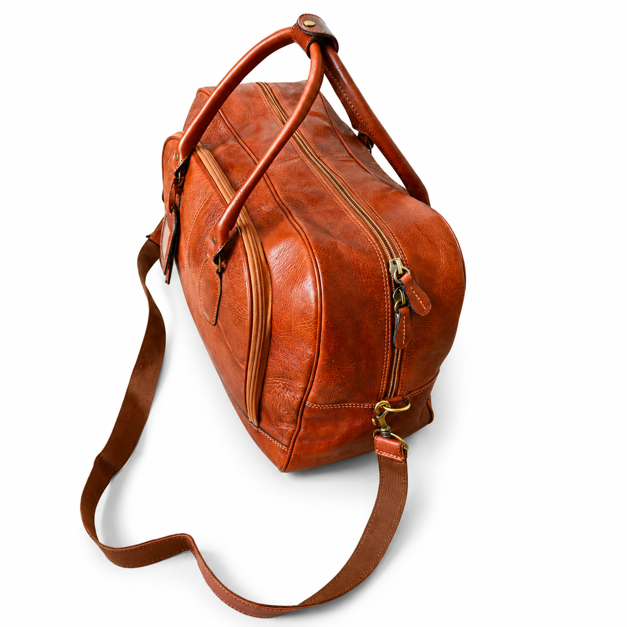 Sac de voyage cuir homme luxe MRKSHI - Sac business class en cuir pleine fleur cognac sans roulettes, style premium pour voyageurs VIP, Sac de voyage en cuir véritable fabriqué au Maroc, travel leather duffel bag premium, luxury weekender bag Casablanca, handmade leather luggage, Sac voyage cuir luxe Maroc, grand sac de voyage en cuir marron, handmade leather travel bag, Casablanca Morocco, Luxury leather travel bag Morocco, sac de voyage cuir véritable, weekender bag premium artisan marocain, Casablanca,