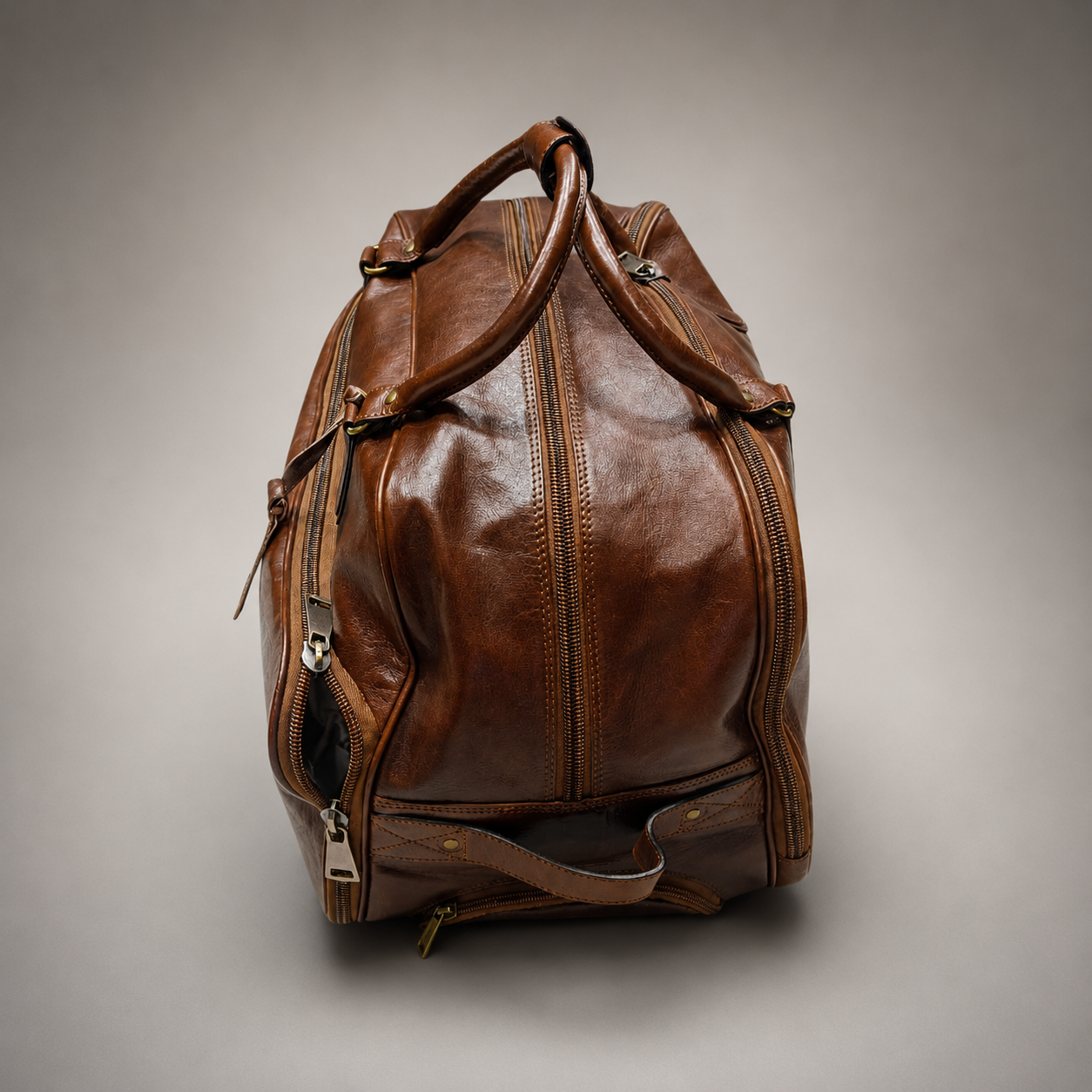 Sac de voyage cuir, sac de voyage en cuir véritable, sac de voyage cuir avec roulettes, bagage cabine luxe, sac week-end homme cuir premium, sac de voyage business élégant, sac de voyage marron haut de gamme MRKSHI. Sac de voyage en cuir véritable MRKSHI avec roulettes, sac de voyage cuir luxe pour homme, bagage cabine premium, sac week-end en cuir marron, grand sac de voyage élégant pour affaires et loisirs. Sac de voyage en cuir véritable MRKSHI avec roulettes, bagage cabine luxe, sac week-end homme premi